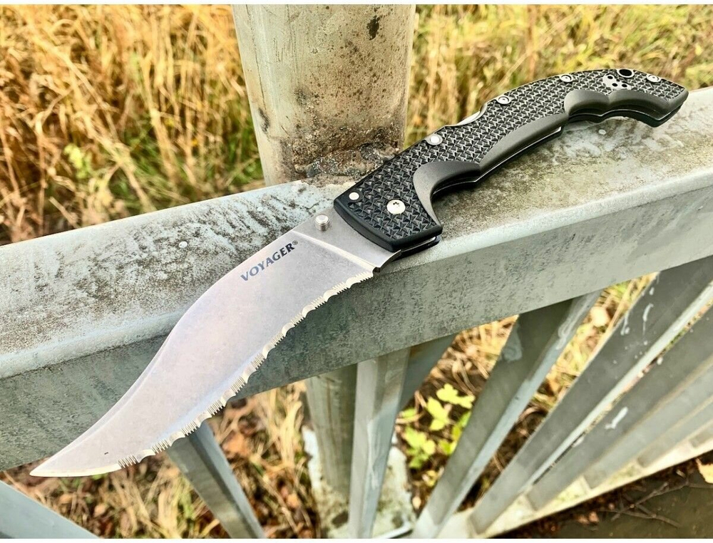 CS_29AXVS Extra Large Voyager Vaquero Serrated - нож склад., рук-ть Griv-EX, серр. клинок AUS10A