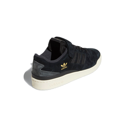 alt="adidas Forum 84 Low Core Black Cream White Q46366 черные ретро-баскетбольные кроссовки вид сбоку на белом фоне"
