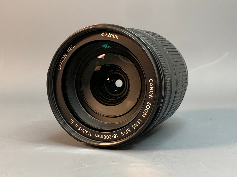 Canon EF-S 18-200mm 3.5-5.6 IS
