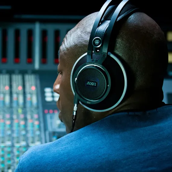 AKG K812