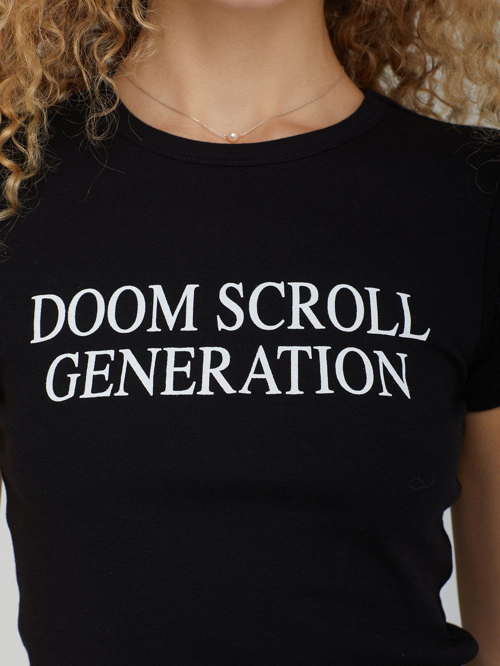 Женская Футболка Doom Scroll