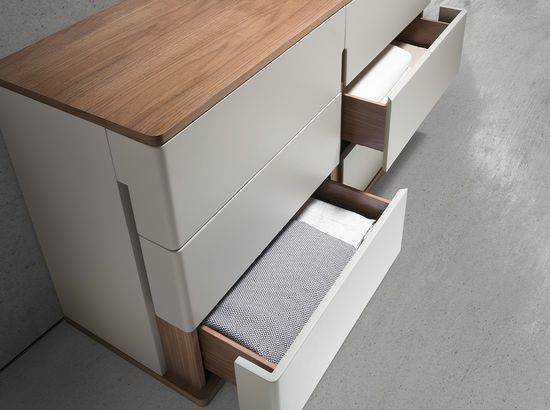 Комод  7168/MC2320DR из серого лака и орехового дерева