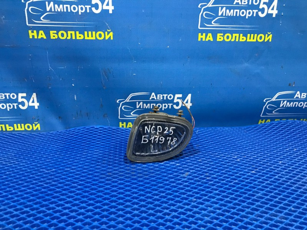 Туманка левая TOYOTA FUNCARGO 1999-2002