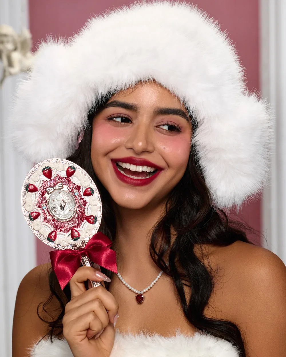 Ручное зеркало Flower Knows Hand Mirror Strawberry Cupid - Red Velvet