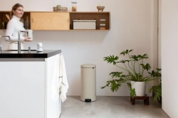 Brabantia Контейнер для мусора NewIcon, 30 л, мягкий бежевый 149962