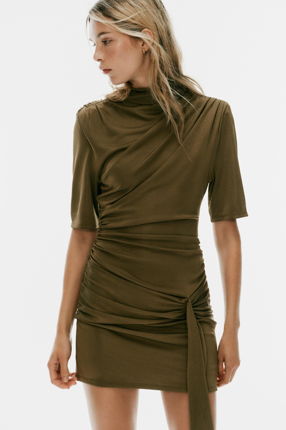 МИНИ-ПЛАТЬЕ СО СБОРКАМИ И ПОЯСОМ — ZARA
