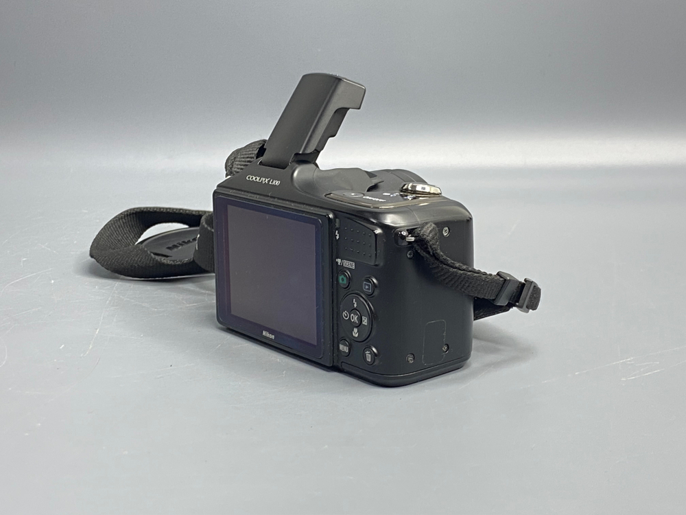 Nikon L100