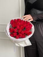 Букет из 25 красных тюльпанов