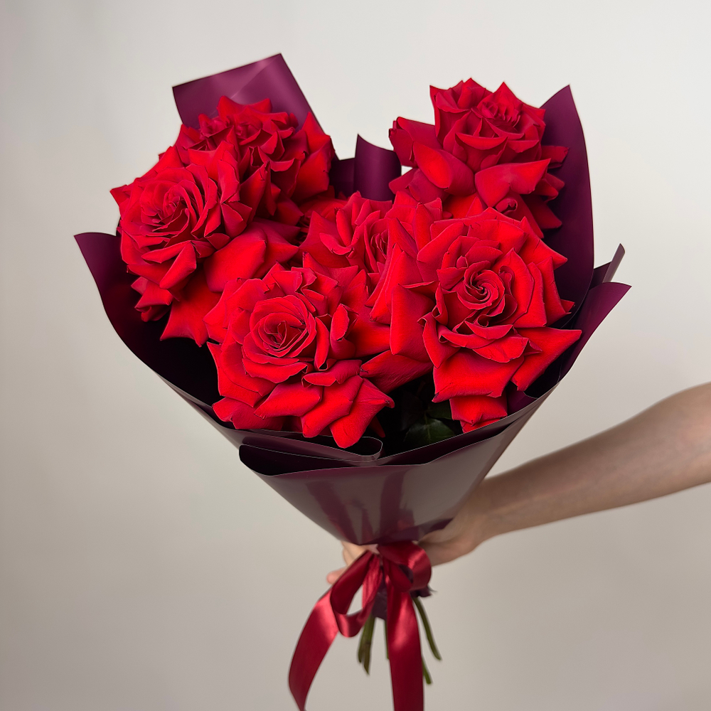 Bouquet of 7 red French Bordeaux roses
