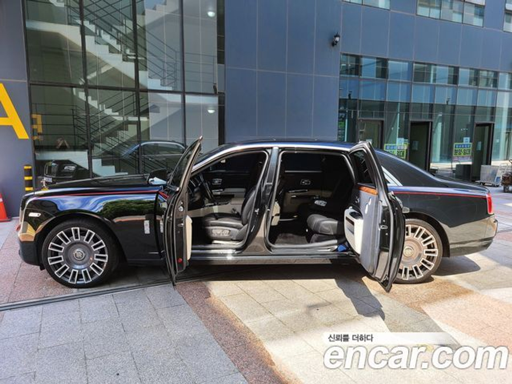 Rolls-Royce Ghost 6.6 EWB V12 — 2018