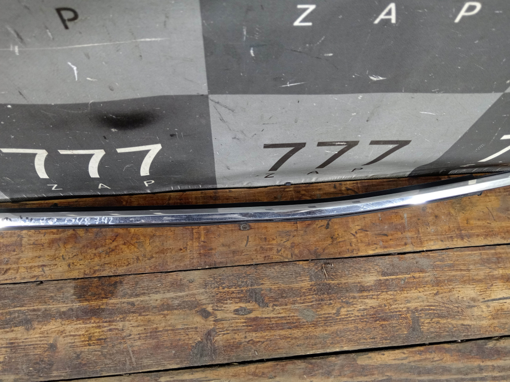 Уплотнитель стекла двери передней правой Toyota Camry (XV70) 17-нв Б/У Оригинал 7571033170