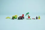 Конструктор LEGO Marvel 11198 Вращение и погоня за электромобилем-динозавром