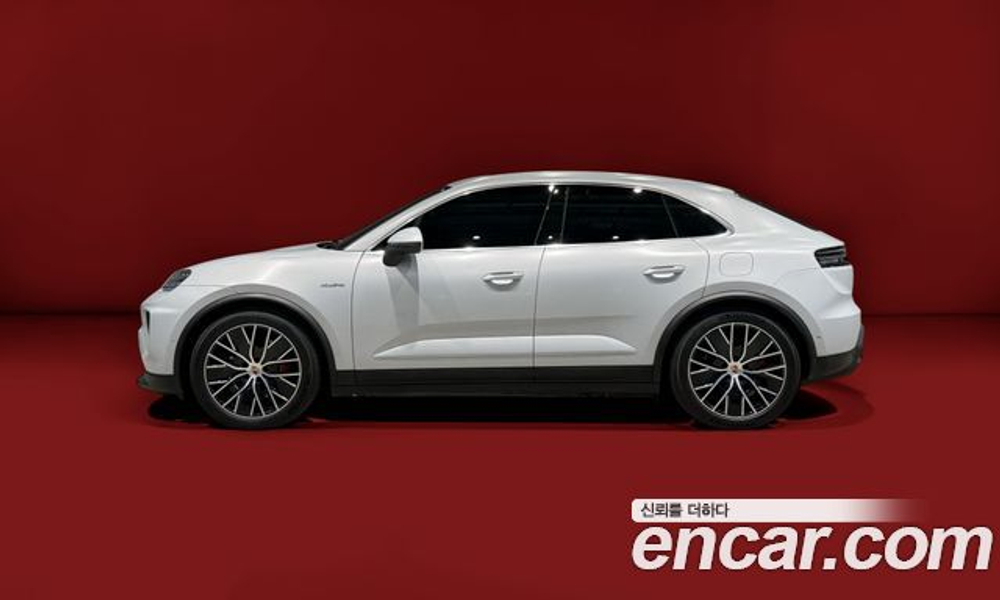 Porsche Macan 4S — 2025