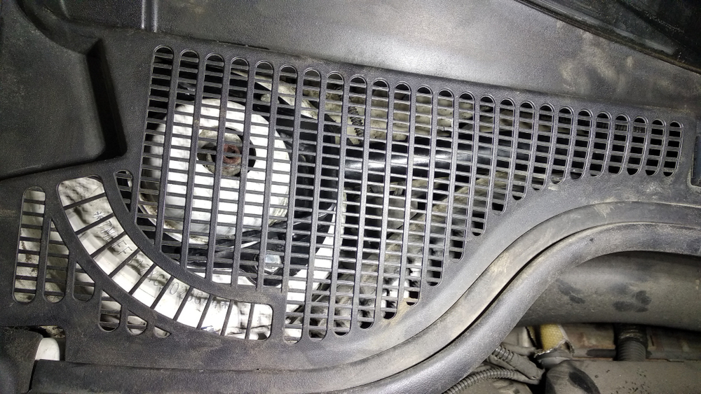 Распорка передних стоек (цельная) Volkswagen Golf 5 (V), 6 (VI) и Skoda Octavia 2 (A5)