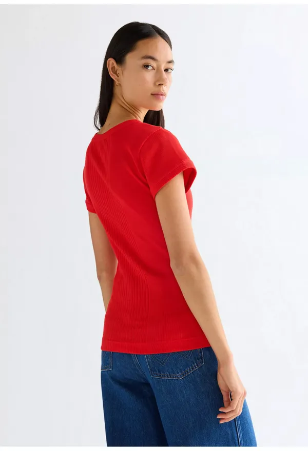 Футболка женская WRANGLER CAPPED RIB SHIRT FLAME SCARLET