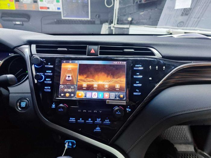 Магнитола для Toyota Camry 70 2017-2020 (c JBL и климатом на ШГУ) - Kuberg SF-9695 QLed+2K, Android 13, Быстрейшая, CarPlay, 4G SIM-слот