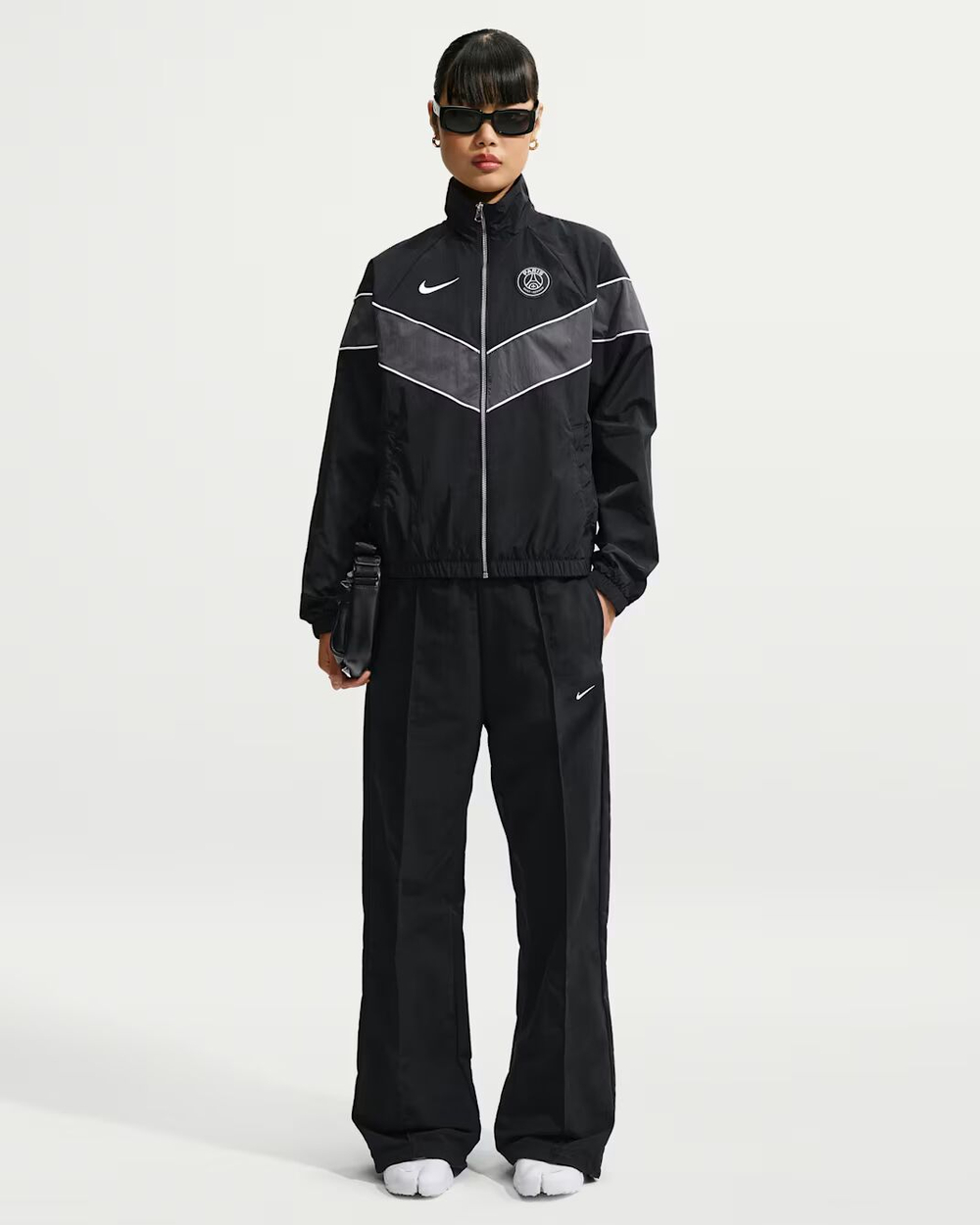Paris Saint-Germain Windrunner Женская футбольная куртка Nike из ткани с УФ-защитой - NIKE