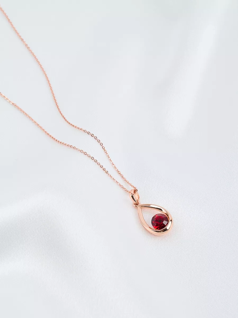 Кулон-капля Белла с красным кристаллом Swarovski