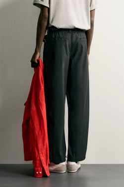 ZARA БРЮКИ RELAXED FIT СО СКЛАДКАМИ, ЧЕРНЫЙ