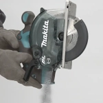 Аккумуляторная дисковая пила по металлу Makita DCS553Z