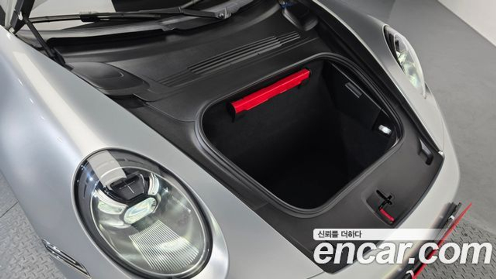 Porsche 911 Carrera Cabriolet — 2020