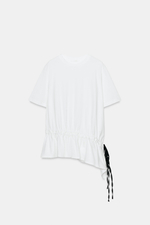 ФУТБОЛКА С КОНТРАСТНОЙ ЗАВЯЗКОЙ — ZARA
