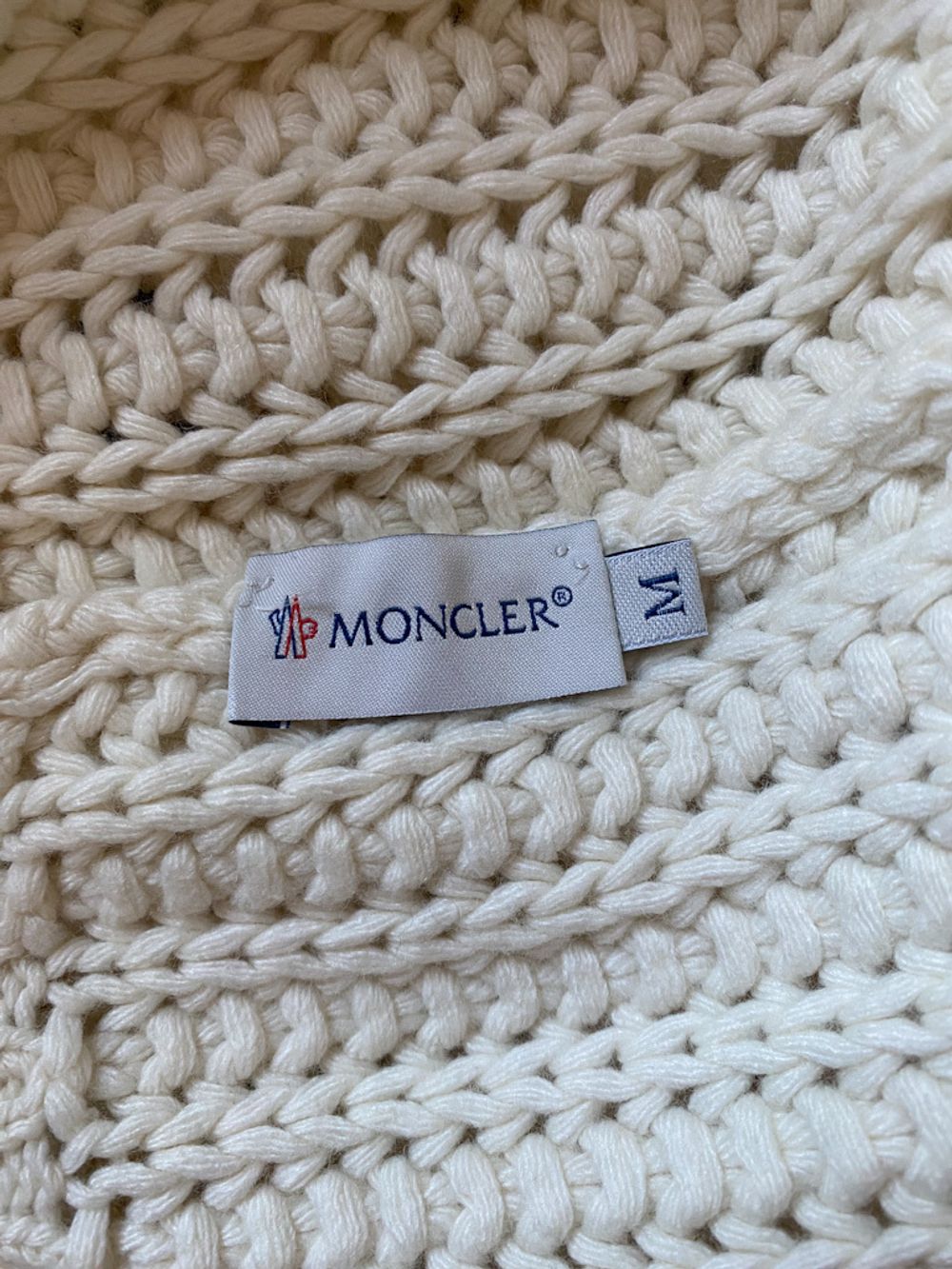 Шапка Moncler на 6 лет