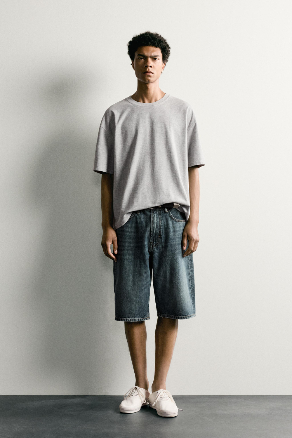 ФУТБОЛКА RELAXED FIT СО ШВОМ — ZARA