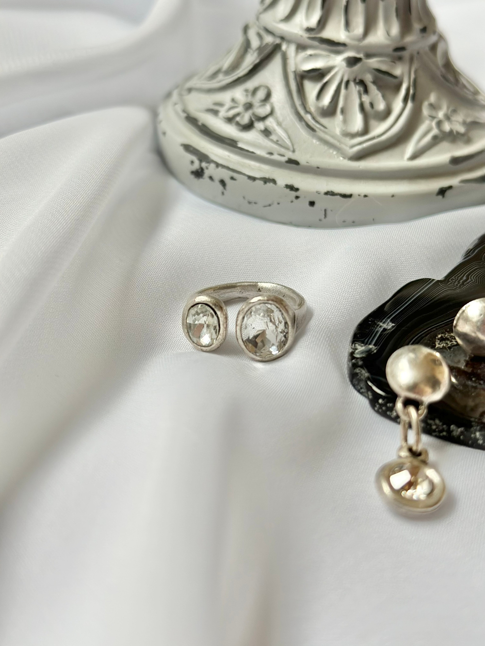 Кольцо несмыкаемое с двумя прозрачными кристаллами Swarovski, Турция