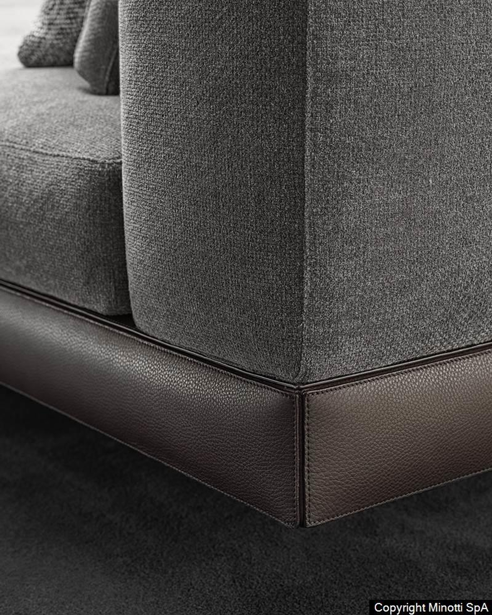 Connery sofa by Minotti Set 1