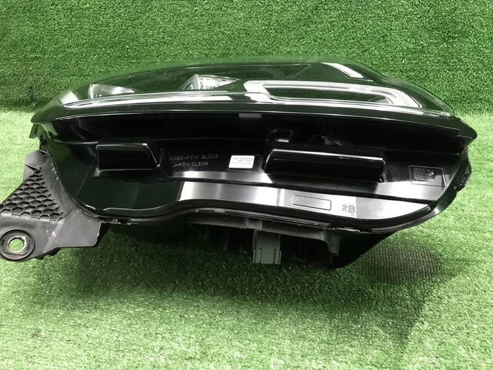 Фара правая Range Rover Velar (2017-2023) LED