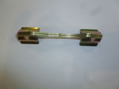 Кронштейн нижний топливного бака KM178/Fuel tank lower support