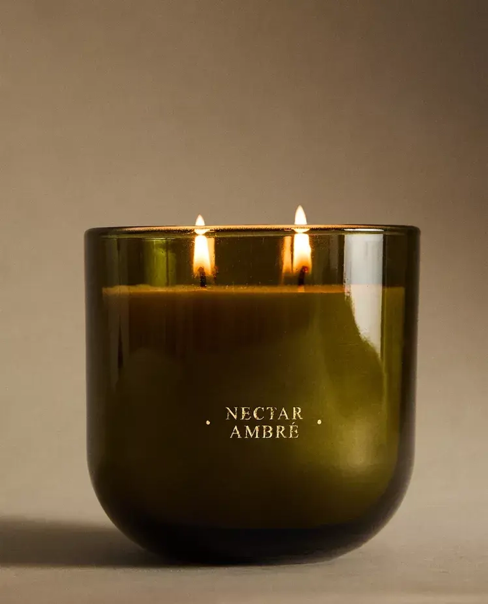 ZARA HOME АРОМАТИЧЕСКАЯ СВЕЧА NECTAR AMBRÉ (400 Г)