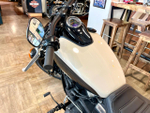 Harley-Davidson Softail Fat Bob 114 (White Sand Pearl) 