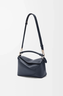 Loewe Маленькая сумка Puzzle Edge из мягкой зернистой телячьей кожи, темно-синий