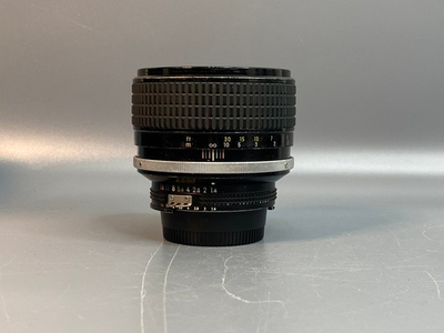 Nikon NIKKOR 85mm f/1.4