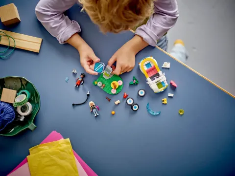 Конструктор LEGO Friends 42609 Электромобиль и зарядное устройство