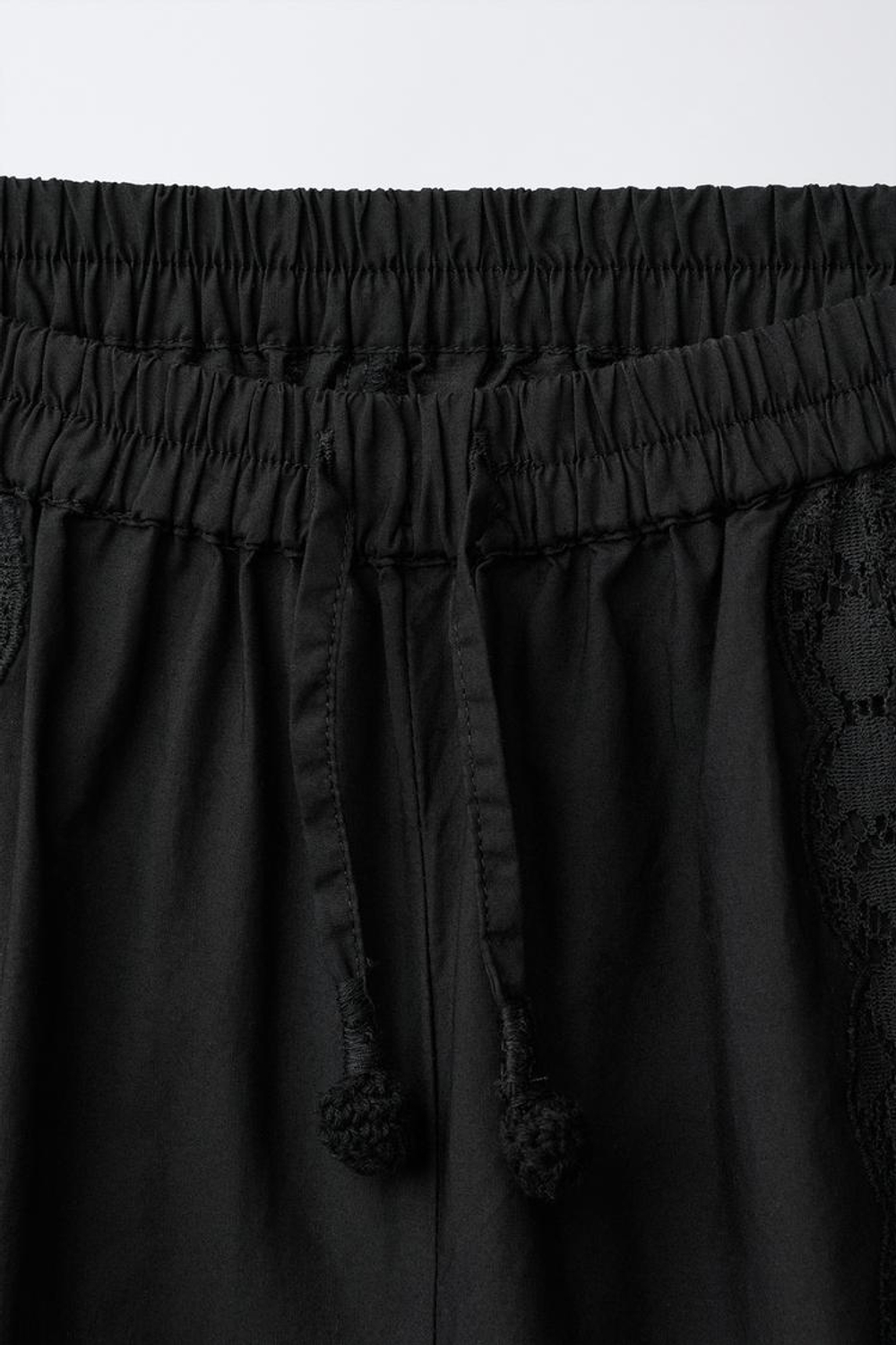 ZARA БРЮКИ-БОМБЕРЫ С ВЫШИВКОЙ LACE, ЧЕРНЫЙ