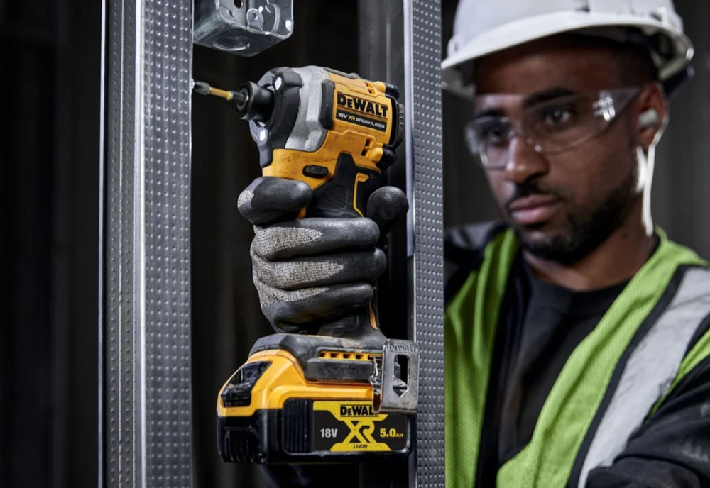 Аккумуляторный шуруповерт DEWALT DCF850N, 20 В, 206 Нм, 3800 уд/мин, без АКБ и ЗУ DCF850N-A9