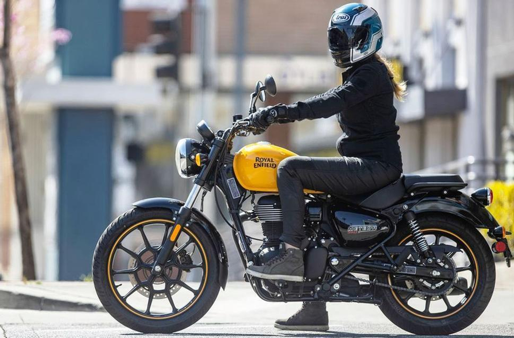 Royal Enfield Meteor 350 Fireball Yellow