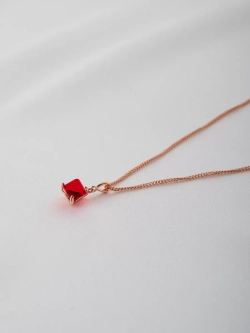 Кулон-кубик Миражи с красным кристаллом Swarovski