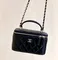 Косметичка Chanel с двойным C-логотипом