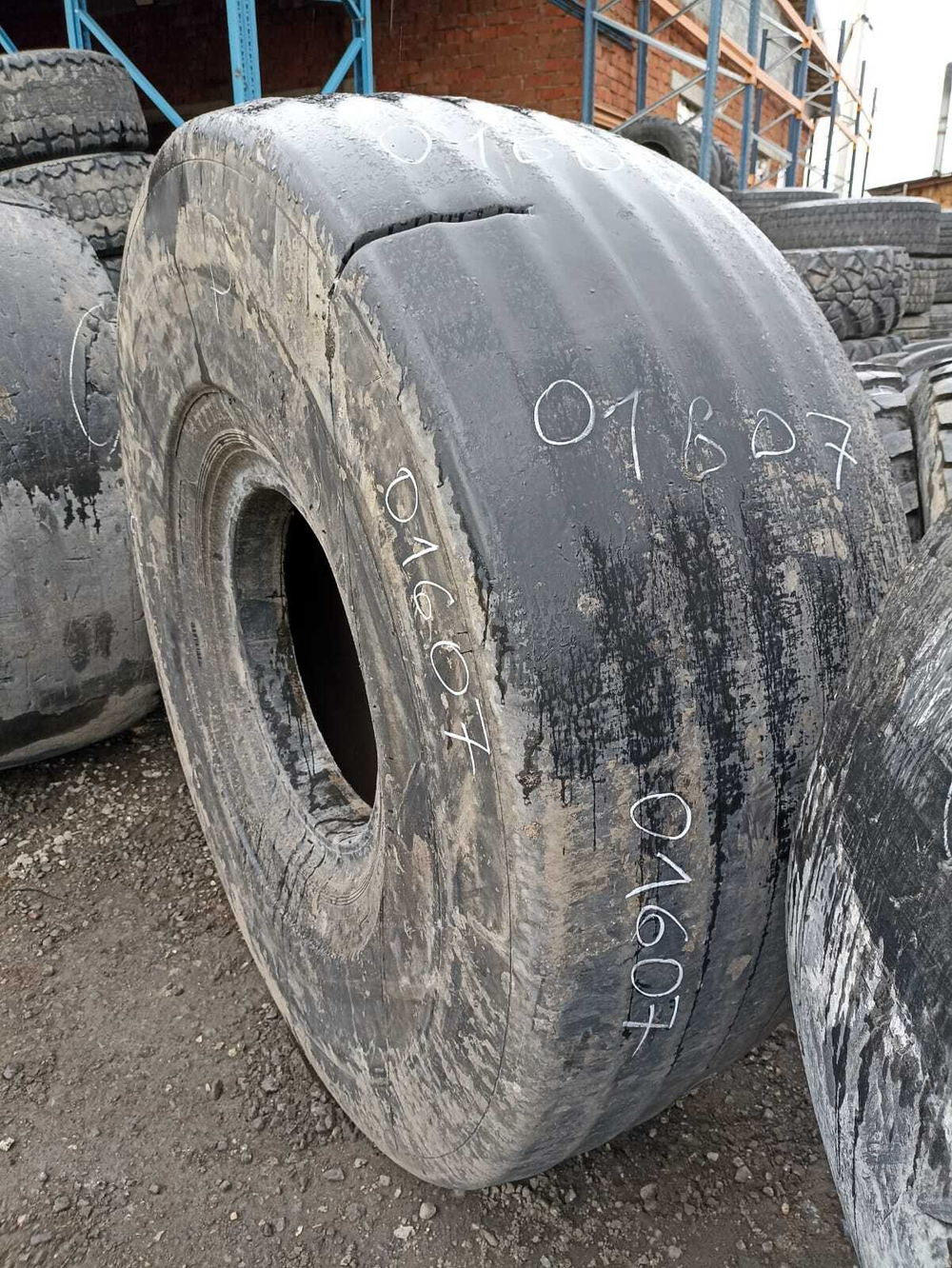 26.5-25 TITAN LD 250 S/S шина б/у