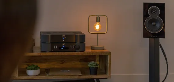Moon by Simaudio Stand 22