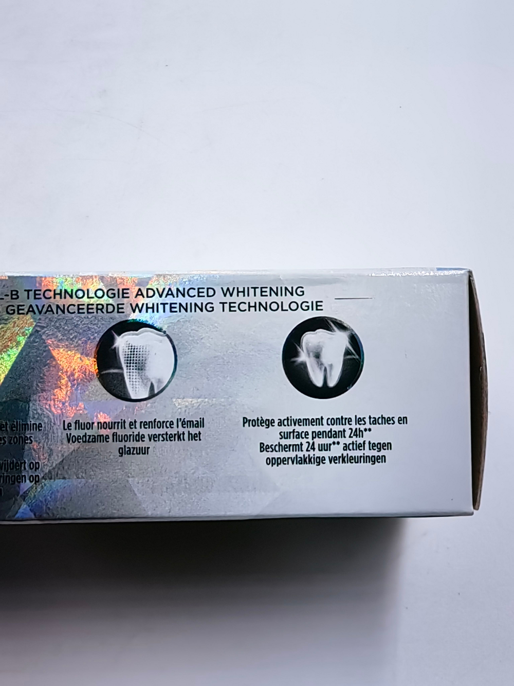 Отбеливающая зубная паста Pro 3D White Advanced Luxe Charbon, 1450 ppm фтора 75 мл (Германия)