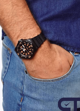 CASIO MRW-200H-4B — спортивные аналоговые часы с вращающимся безелем