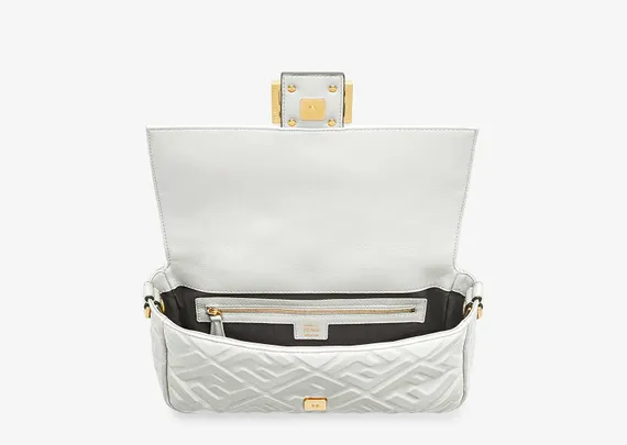 Сумка из кожи Fendi Baguette белый