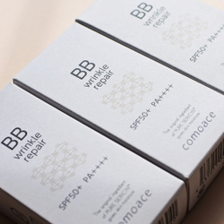 Шелковый BB крем против морщин с защитой от солнца SPF50+/PA++++ COMOACE Wrinkle Repair BB Cream