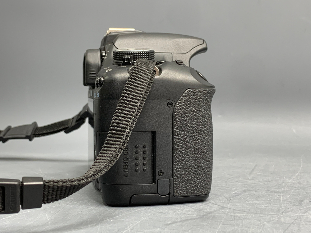 Canon EOS 500D Kit EF-S 18-55mm 16.565 Кадров