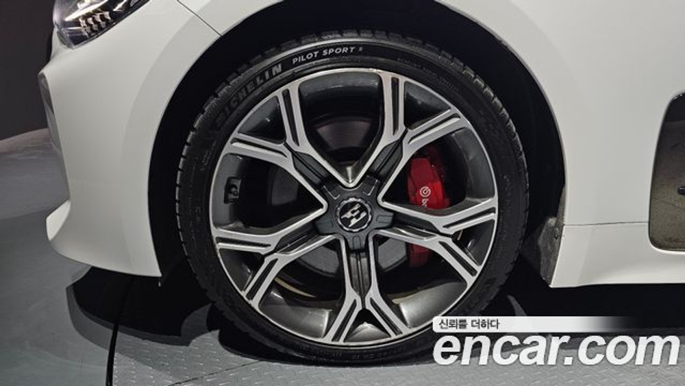 KIA Stinger 3.3 Turbo AWD — 2020